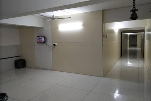 Night Halt Dormitory Ahmedabad Eksteriør bilde