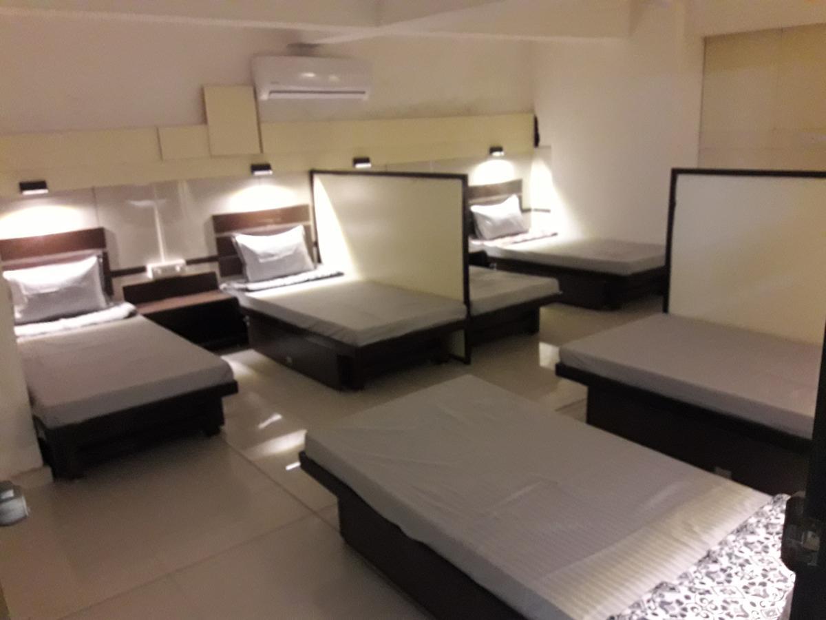 Night Halt Dormitory Ahmedabad Eksteriør bilde