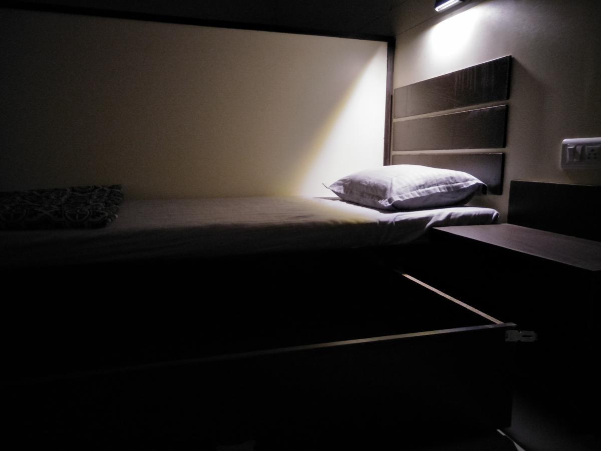 Night Halt Dormitory Ahmedabad Eksteriør bilde