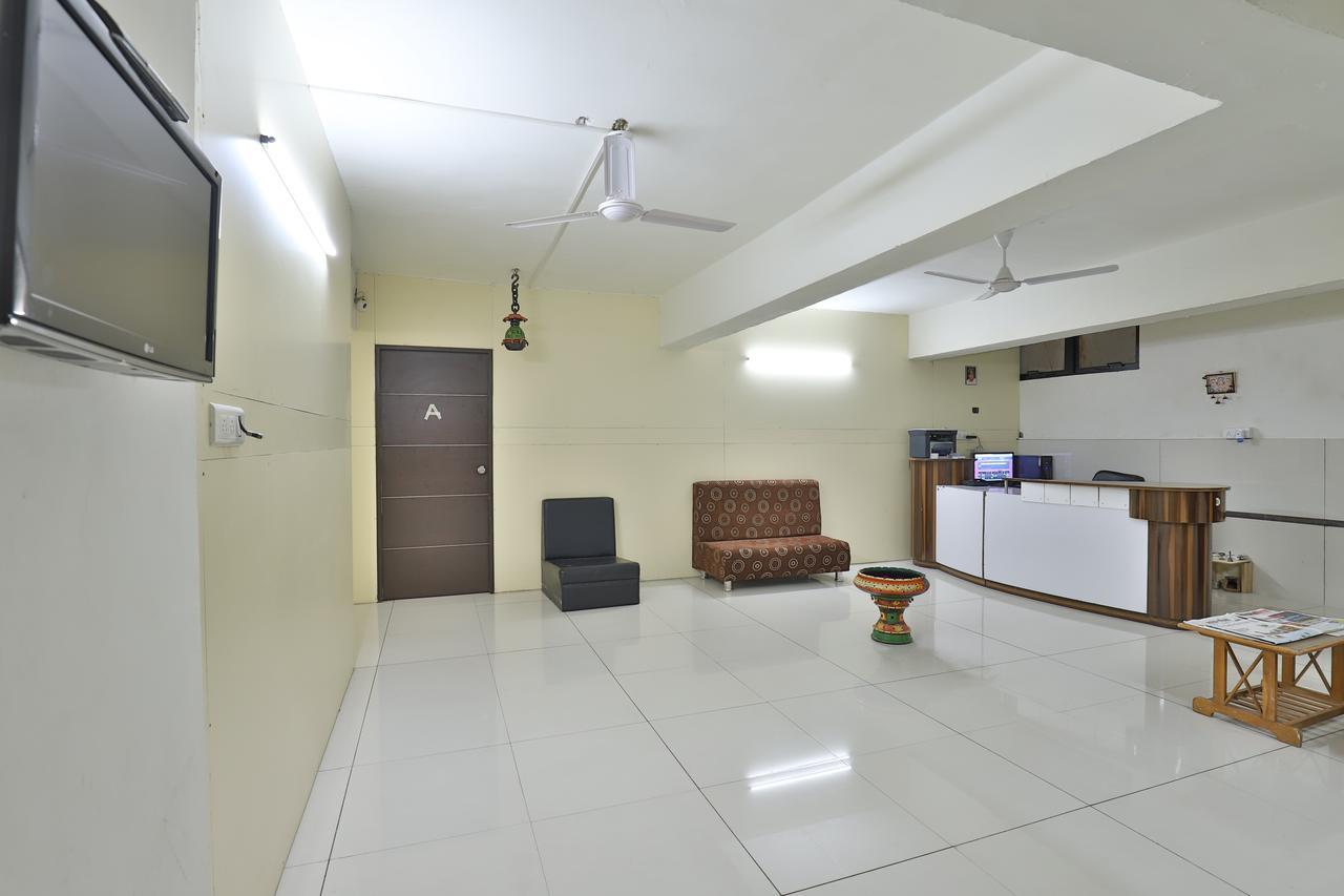 Night Halt Dormitory Ahmedabad Eksteriør bilde